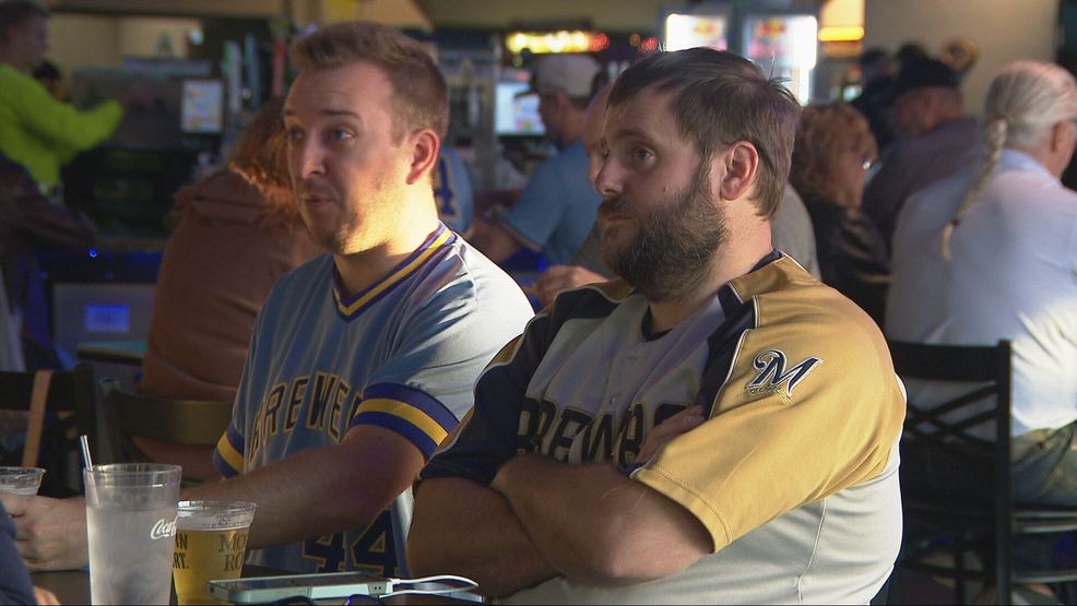 Brewers fans show World Series excitement at Stadium View — Fox 11 Green Bay Local, Napa Sports news