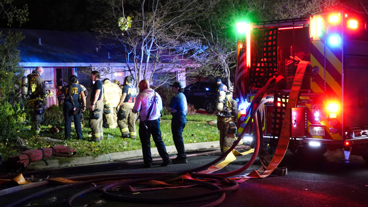 Crews put out house fire involving 2 homes Friday morning in North Austin — KCEN (Central Texas), Napa Community news