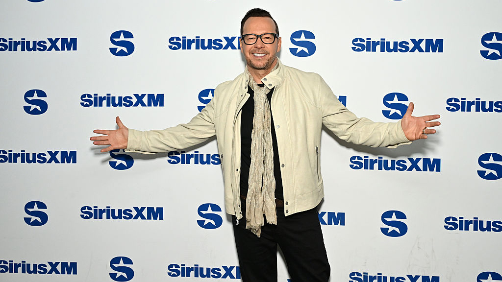 Donnie Wahlberg says he was aboard private jet that ran off Vegas runway: 'God covered us' — KTVU FOX 2 Bay Area, Napa Community news